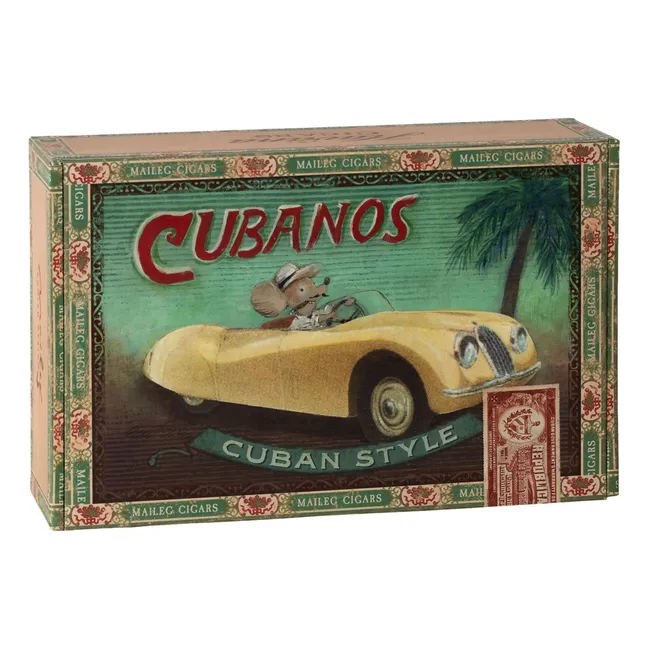 Abuelos ratones en su caja de puros