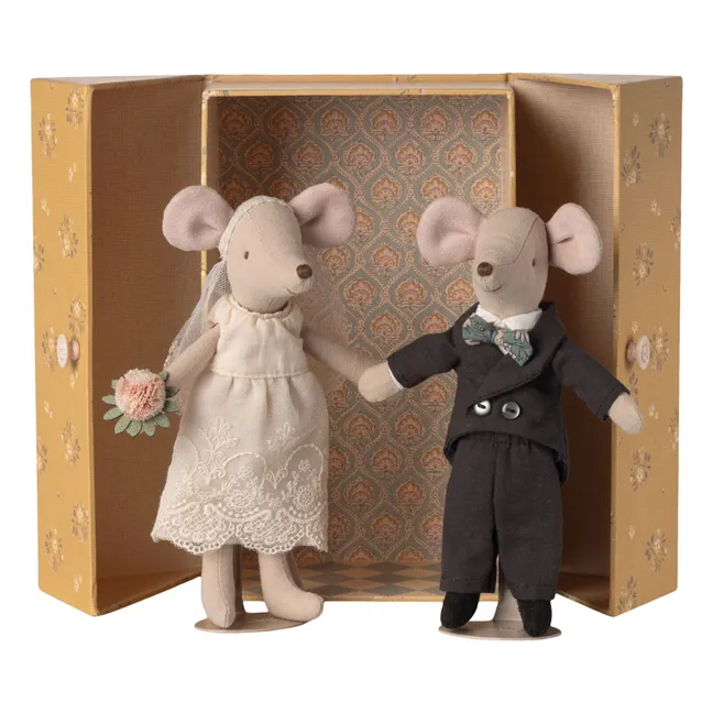 Ratón de matrimonio en su caja