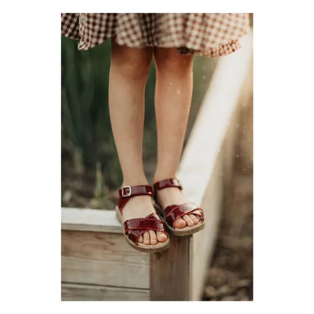 Scallop Flower sandals | Cherry red