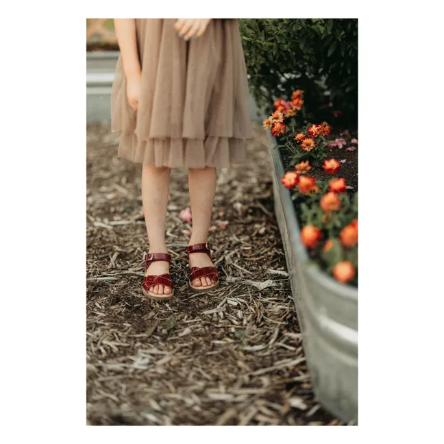 Scallop Flower sandals | Cherry red