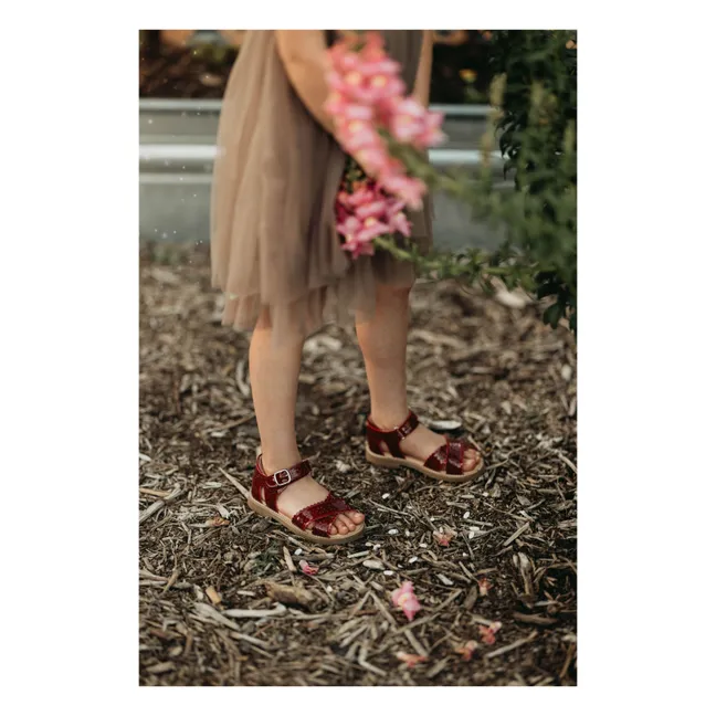 Scallop Flower sandals | Cherry red
