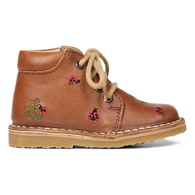 Patucos clásicos bordados Mariquita - Colección Uniqua | Camel