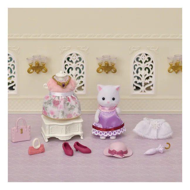 The fashion suitcase and big sister Persian Cat