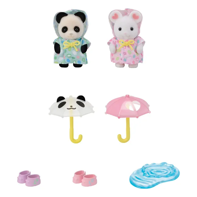 El dúo de bebés con ropa de lluvia