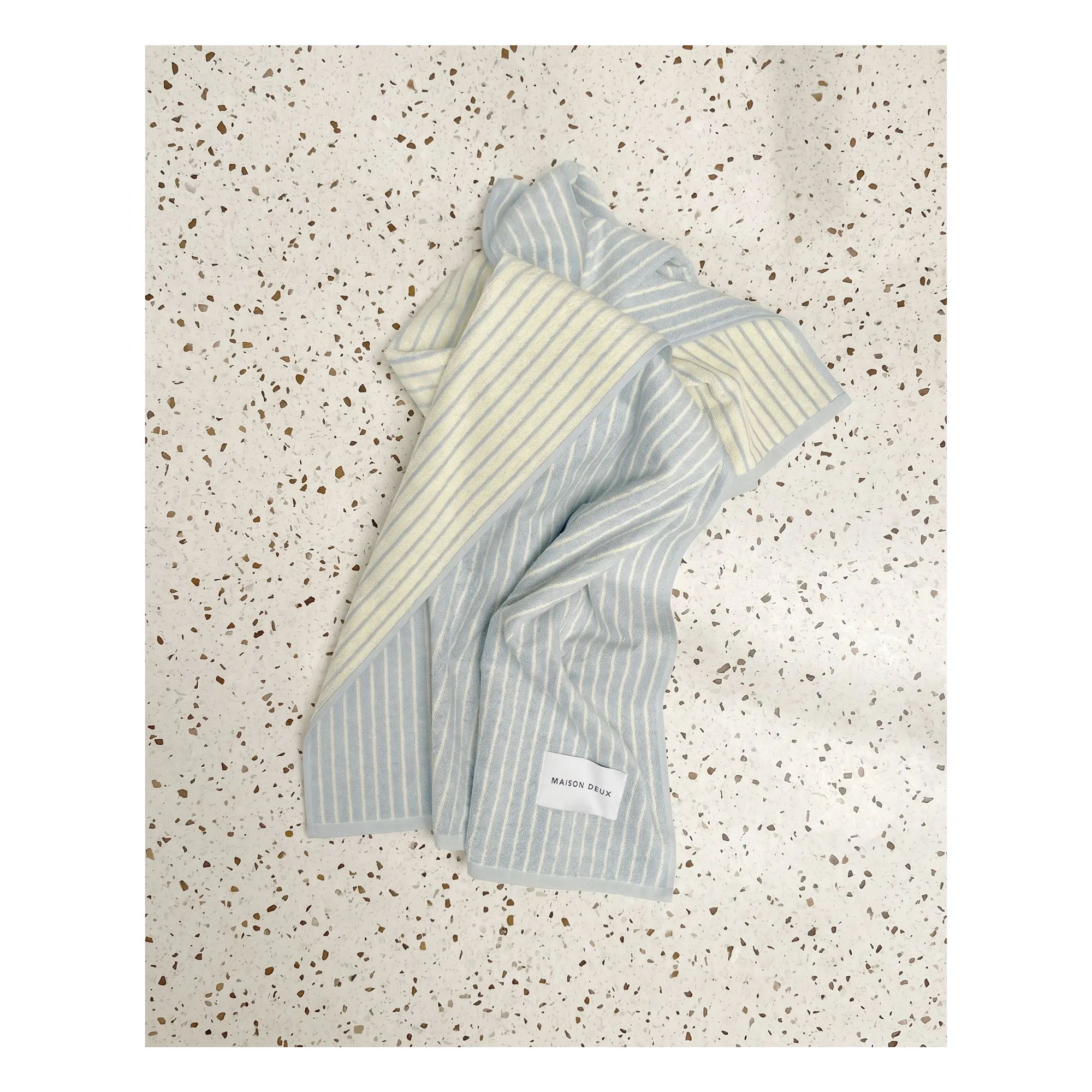 Maison Deux - Serviette de bain rayée (Maison Deux) - Image 1