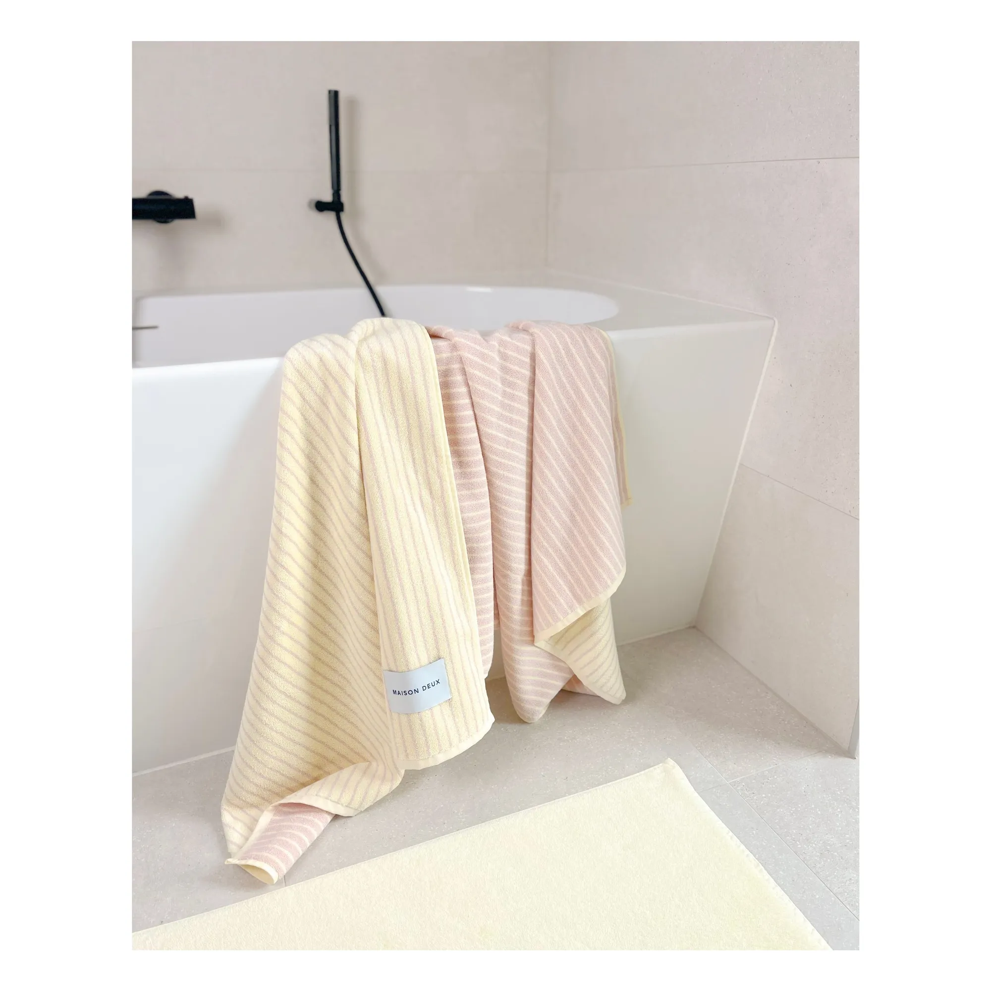 Serviette de bain rayée | Jaune- Image produit n°1
