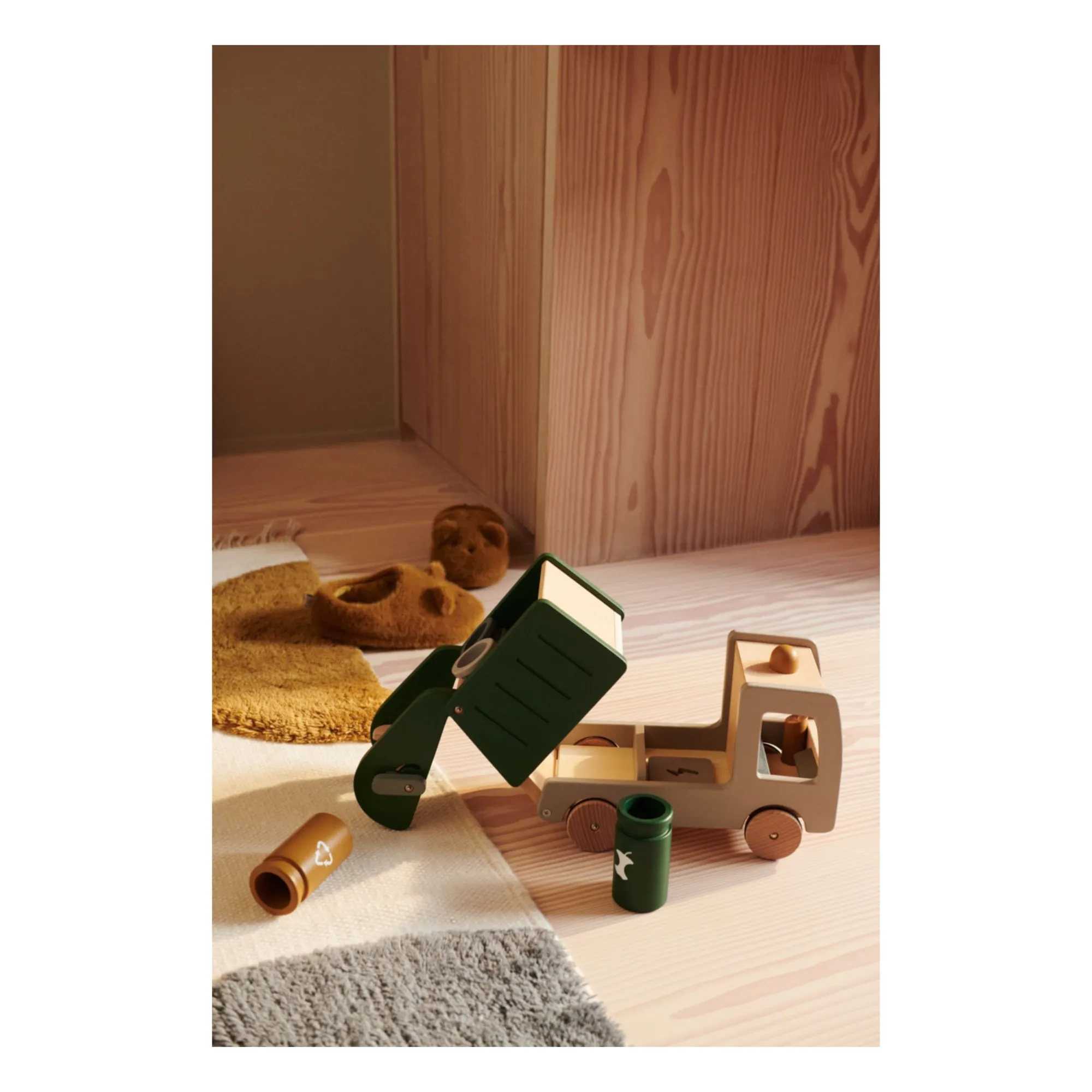 Camion de recyclage en bois Irina | Garden green multi mix- Image produit n°1