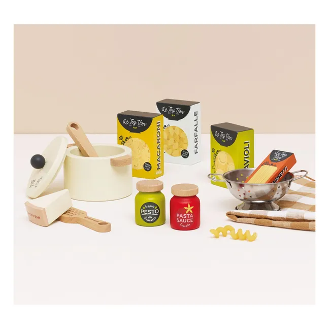 Utensilios y pasta al estilo italiano
