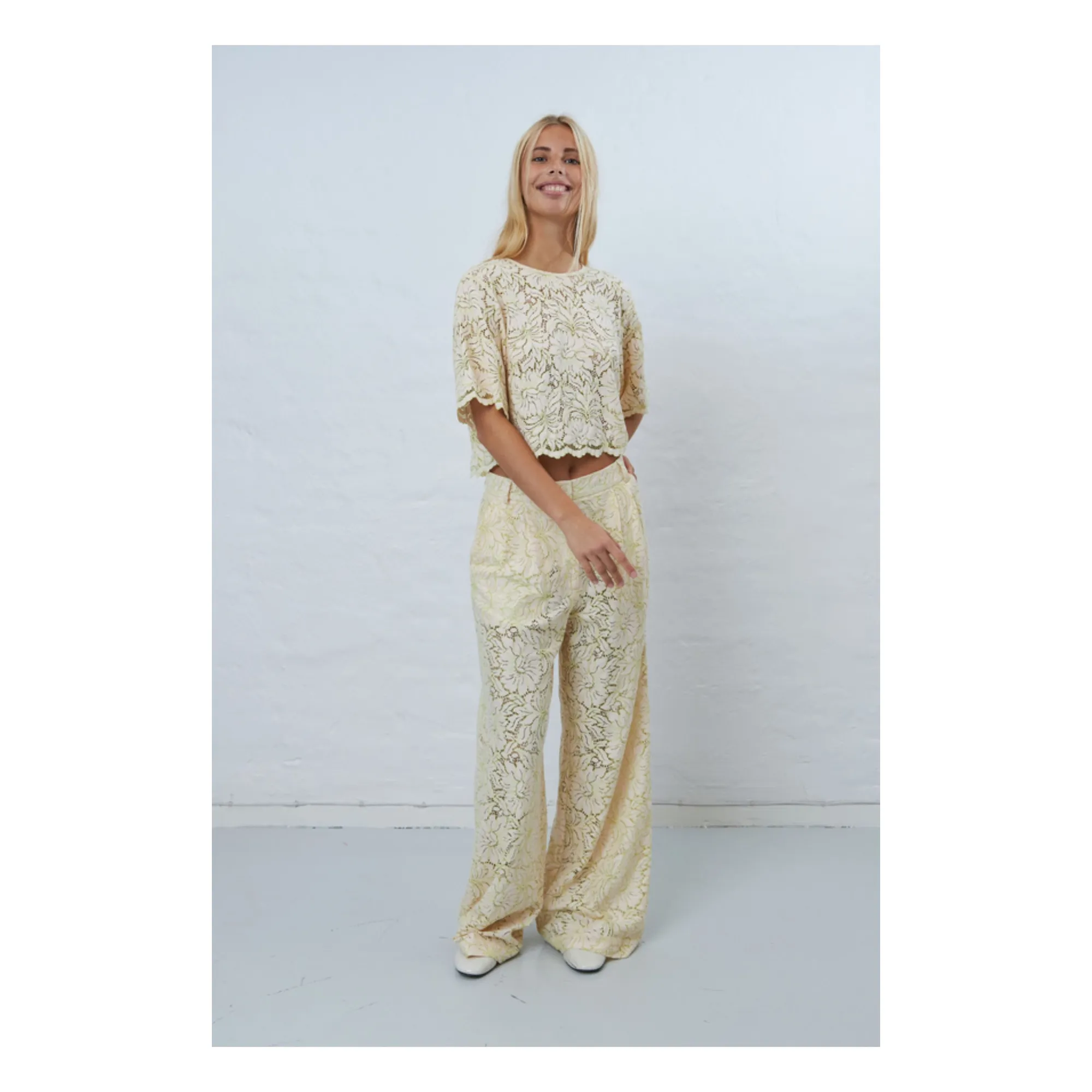 Stella Nova Vanilla Short Lace Blouse