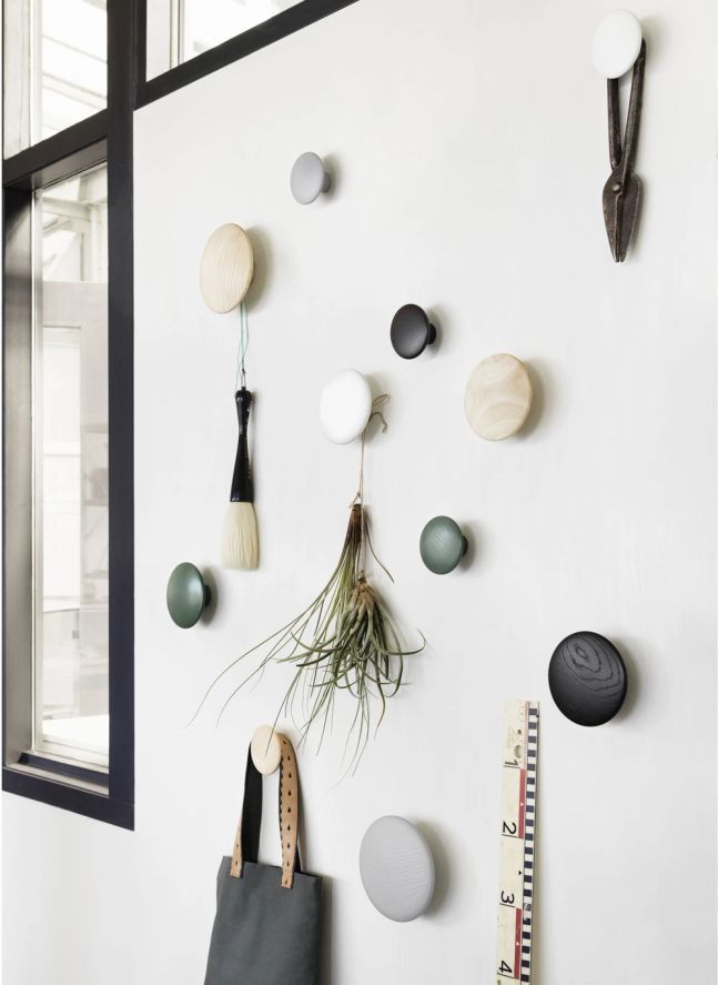 Perchero de roble The Dots | Roble