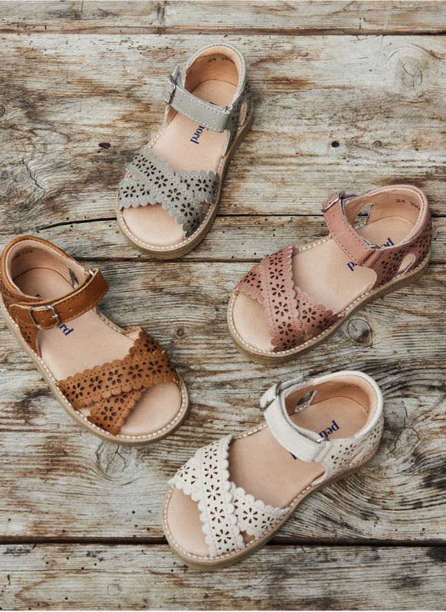 Scalloped Crossover Flower Sandals | Cream