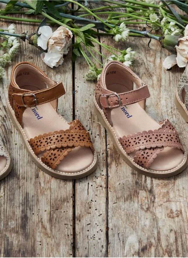 Scalloped Crossover Flower Sandals | Cream