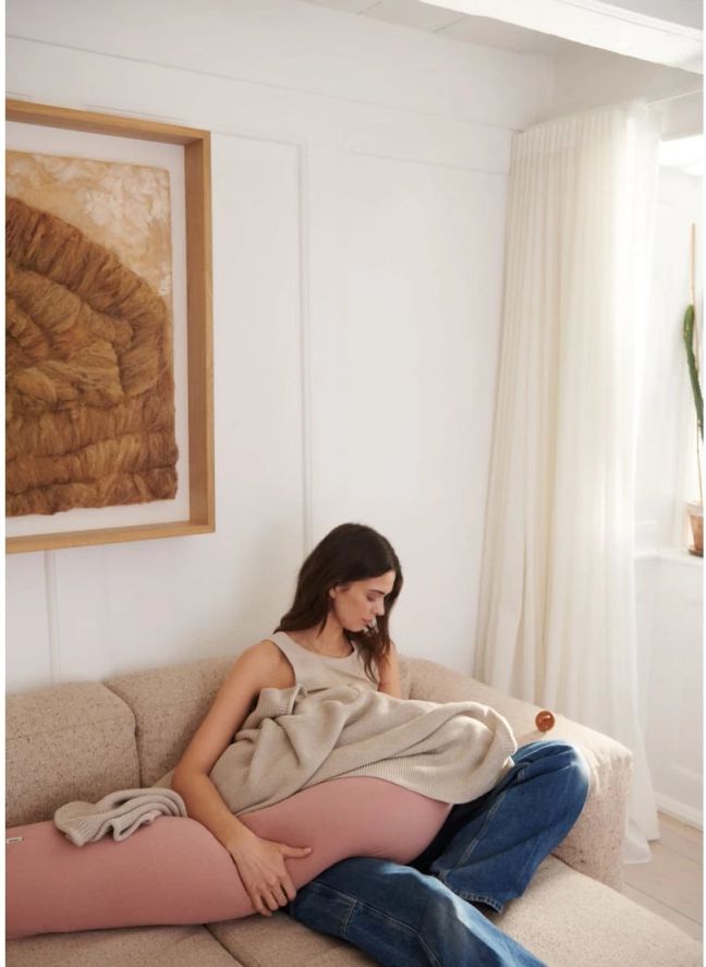 Almohada de lactancia Nura de algodón orgánico | Rosa Pálido