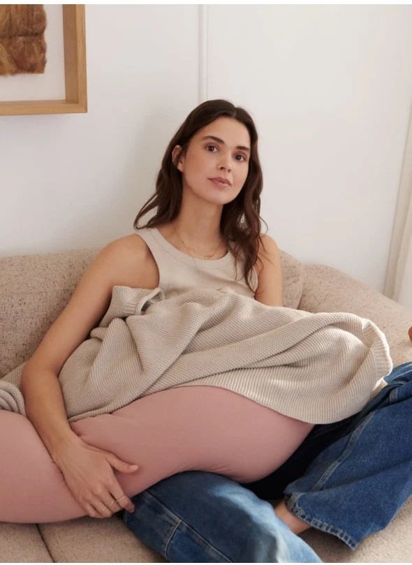 Almohada de lactancia Nura de algodón orgánico | Rosa Pálido