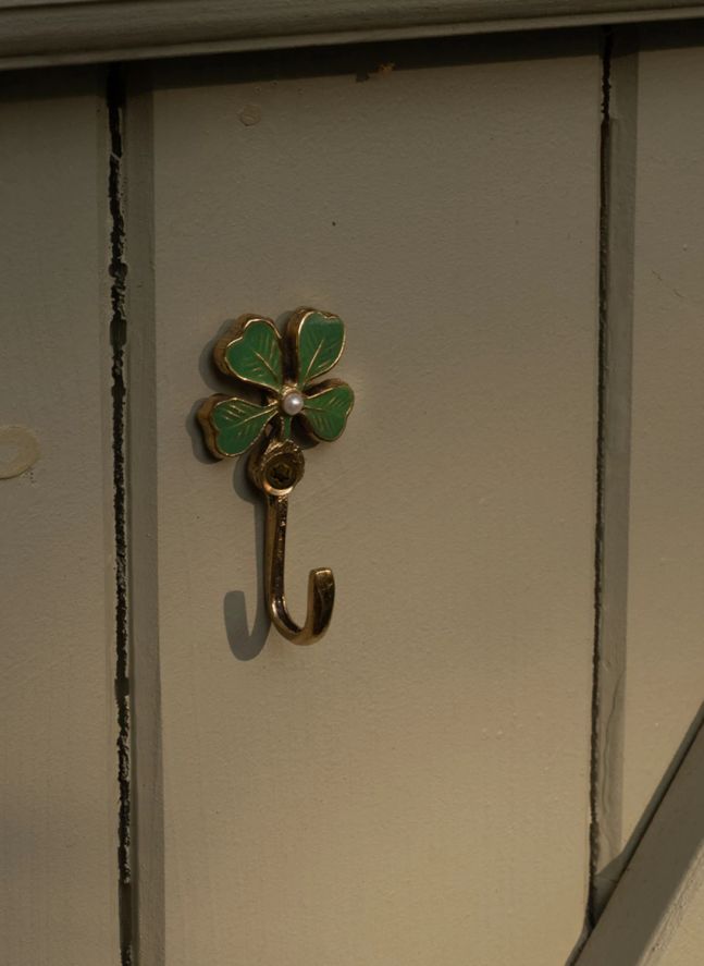 Percha de latón Lucky Clover | Dorado