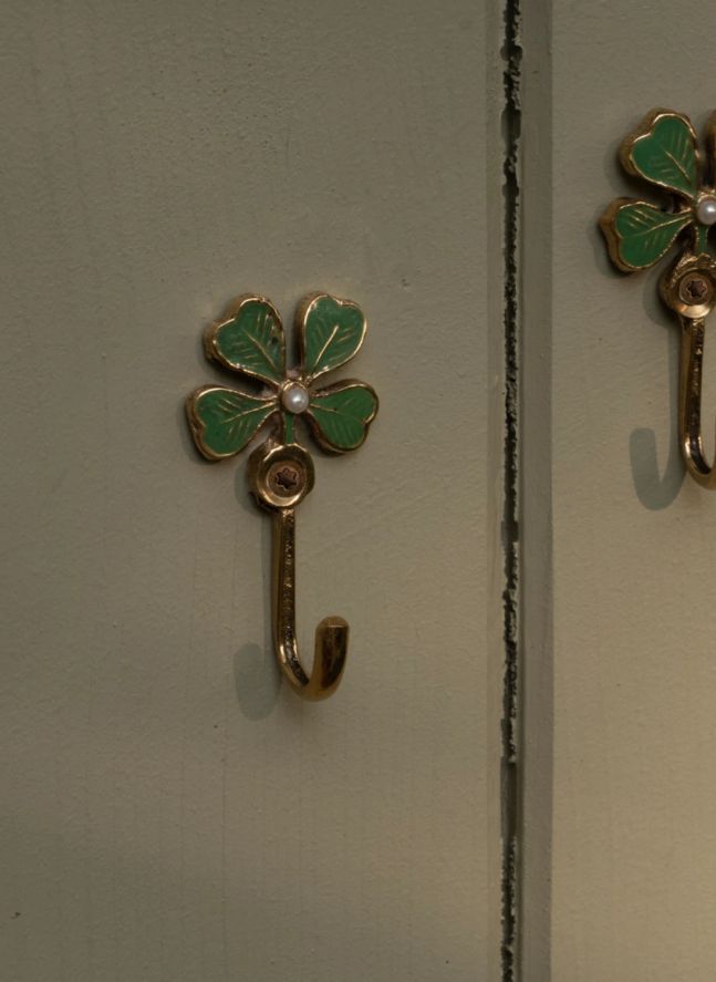 Percha de latón Lucky Clover | Dorado