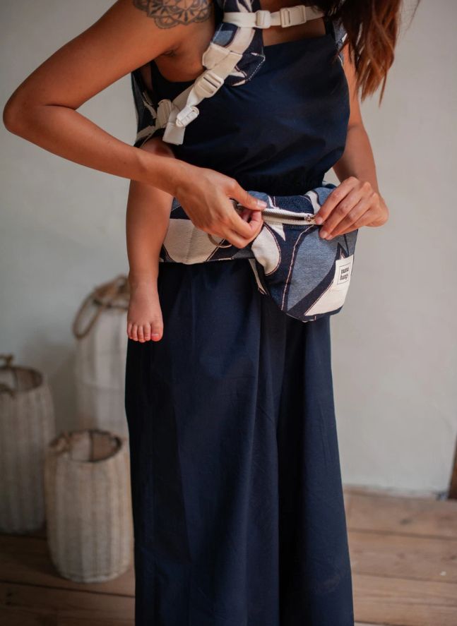 Carry &amp; Bloom baby carrier | Indigo