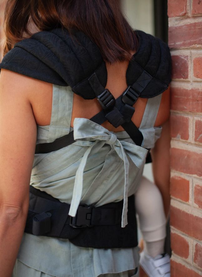 Carry &amp; Bloom baby carrier | Black