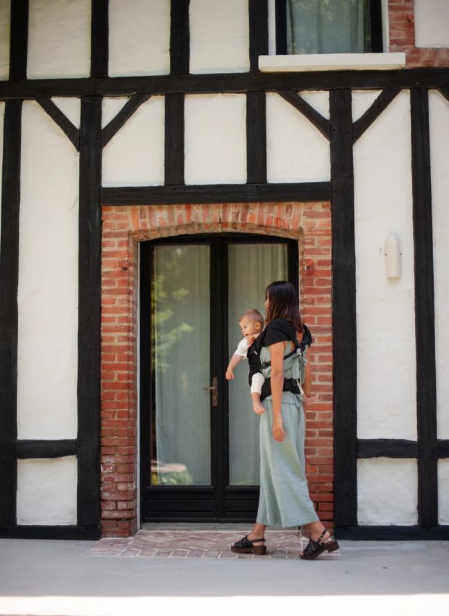 Carry &amp; Bloom baby carrier | Black