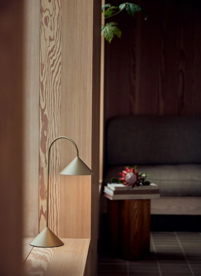 Lampe à poser Grasp, Thomas Albertsen | Gris sable