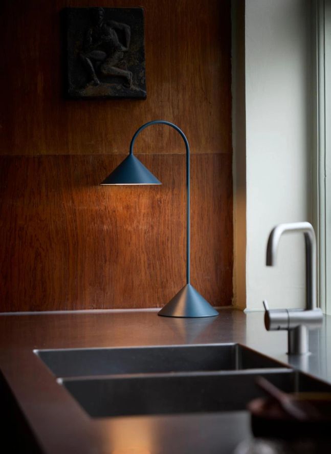 Lampe à poser Grasp, Thomas Albertsen | Bleu pétrole