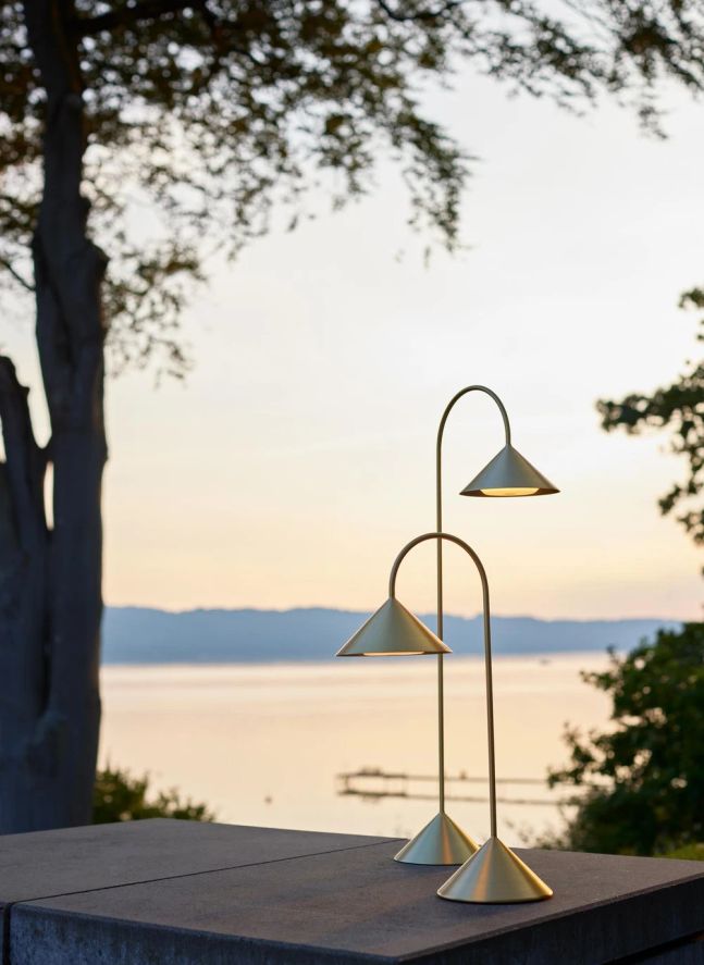 Lampe à poser Grasp, Thomas Albertsen | Laiton