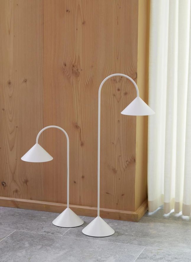 Lampe à poser Grasp, Thomas Albertsen | Blanc