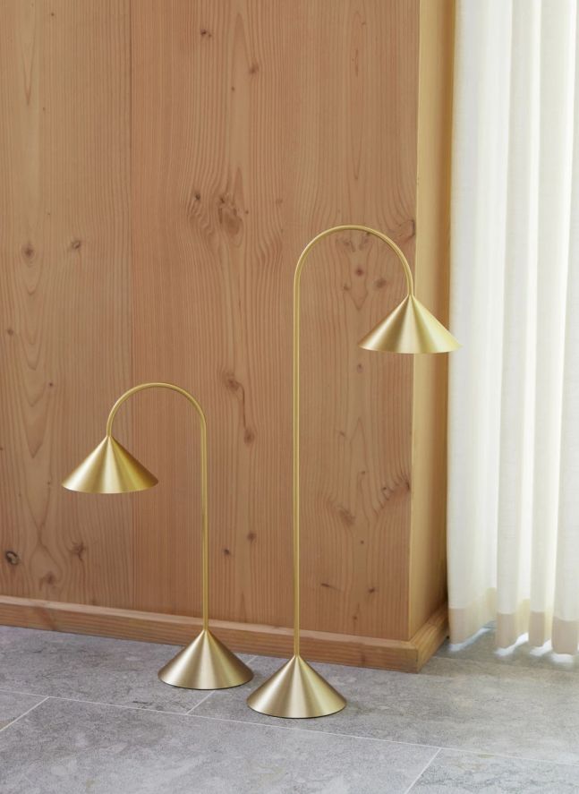 Lampe à poser Grasp, Thomas Albertsen | Laiton