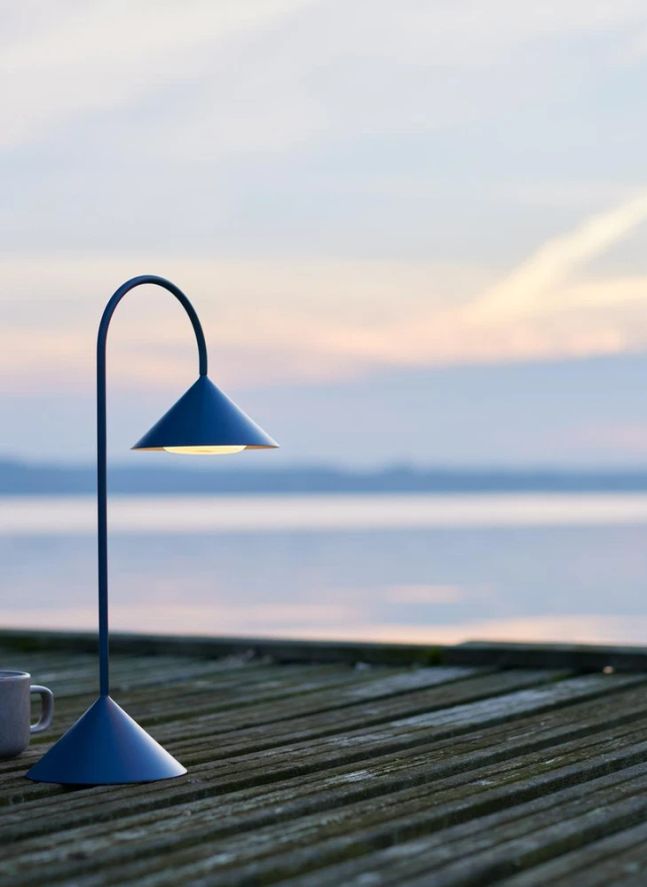 Lampe à poser Grasp, Thomas Albertsen | Bleu pétrole