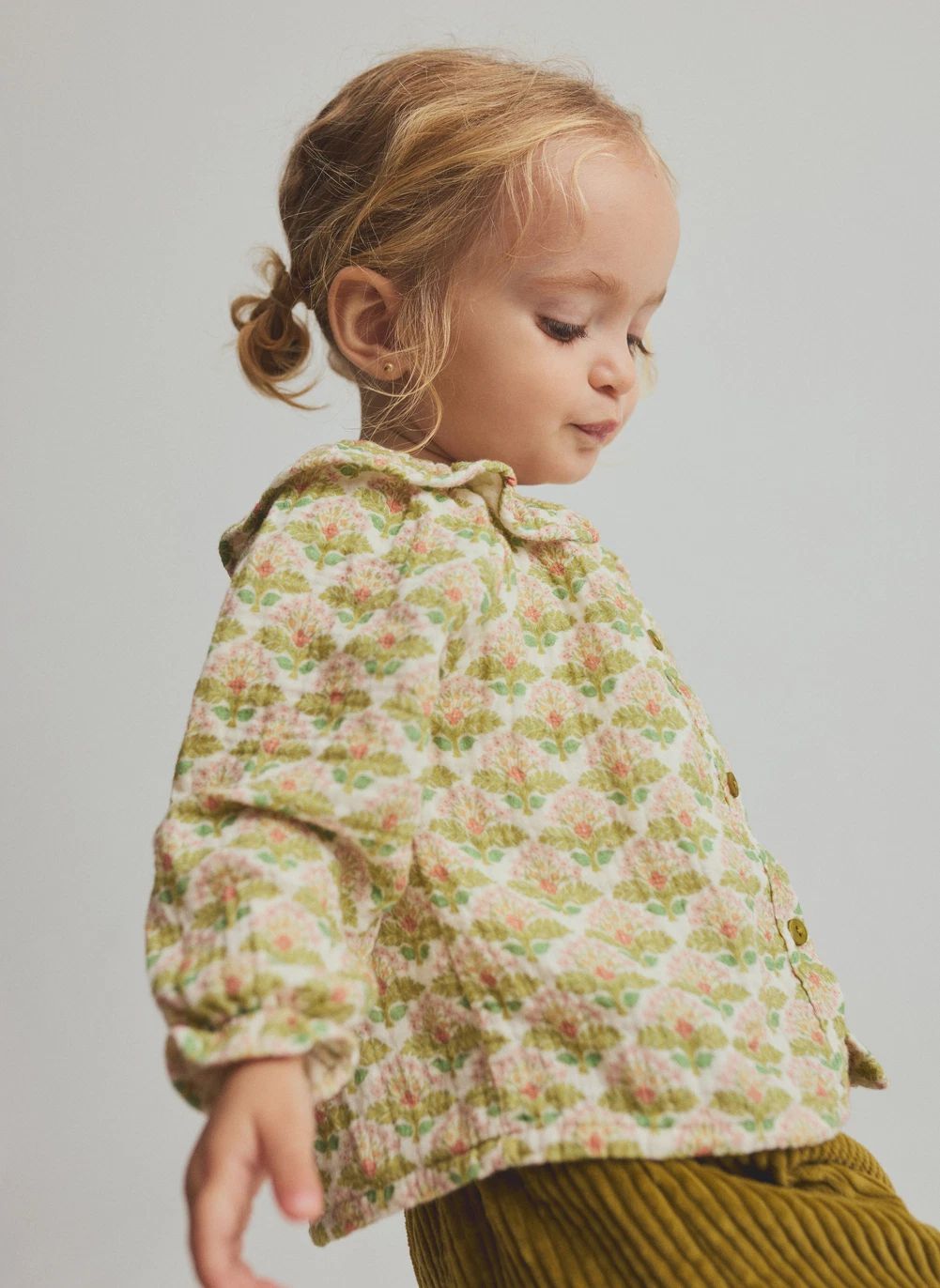 Blouse Col Volants Iris Fleurie | Vert pâle- Image produit n°1