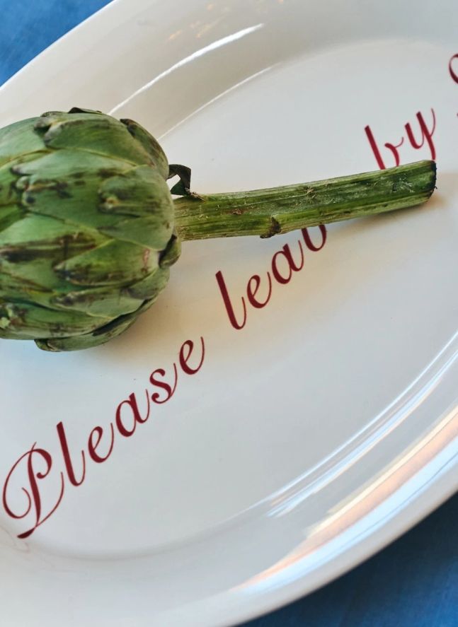 Plat de service Please leave by 9  | Rouge