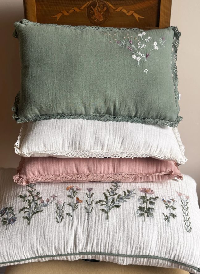 Coussin Fleurs Camille | Gaze Vert Mousse