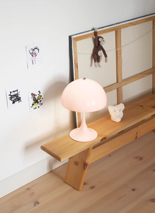 Lámpara de mesa portátil Panthella 250, Louis Poulsen | Rosa Pálido