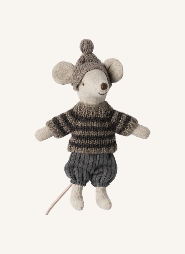 Grand Frère souris et ses skis | Gris
