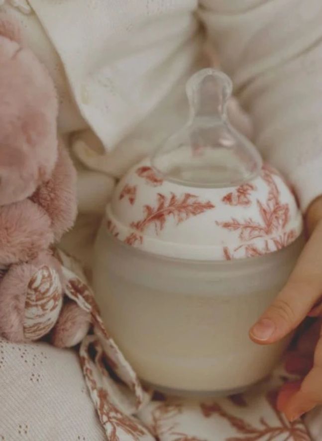 Set de biberón y edredón de silicona médica Toile de Jouy - Elhée x Tartine et Chocolat | Rosa Melocotón