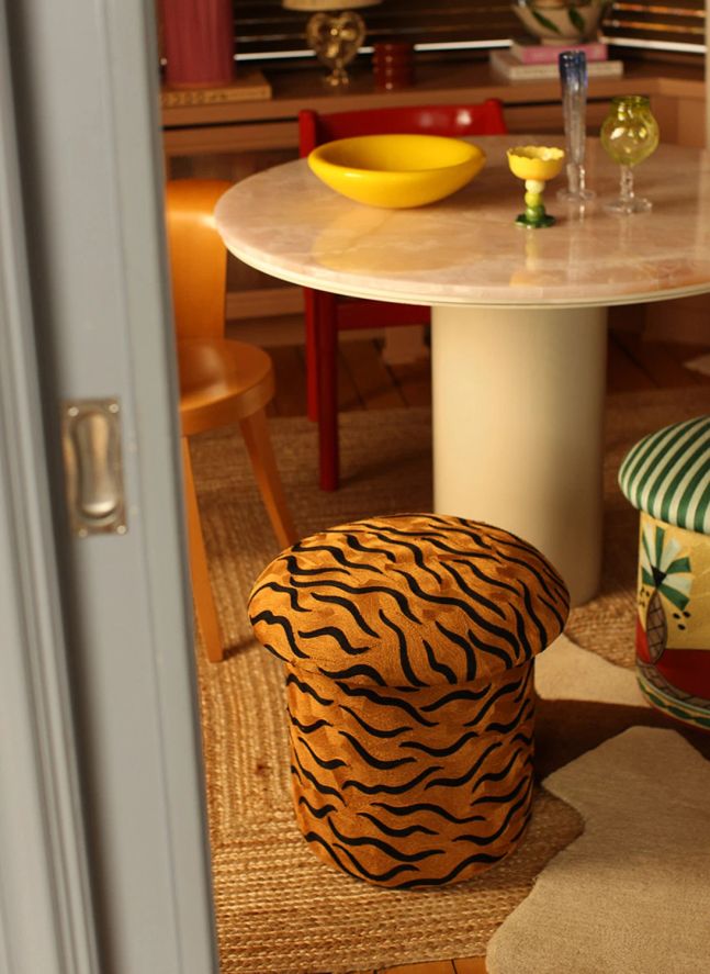 Tabouret brodé Maya Tiger | Camel