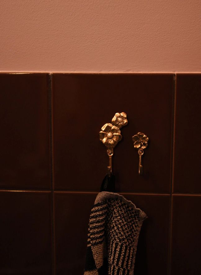 Percha Maisie Flower | Latón