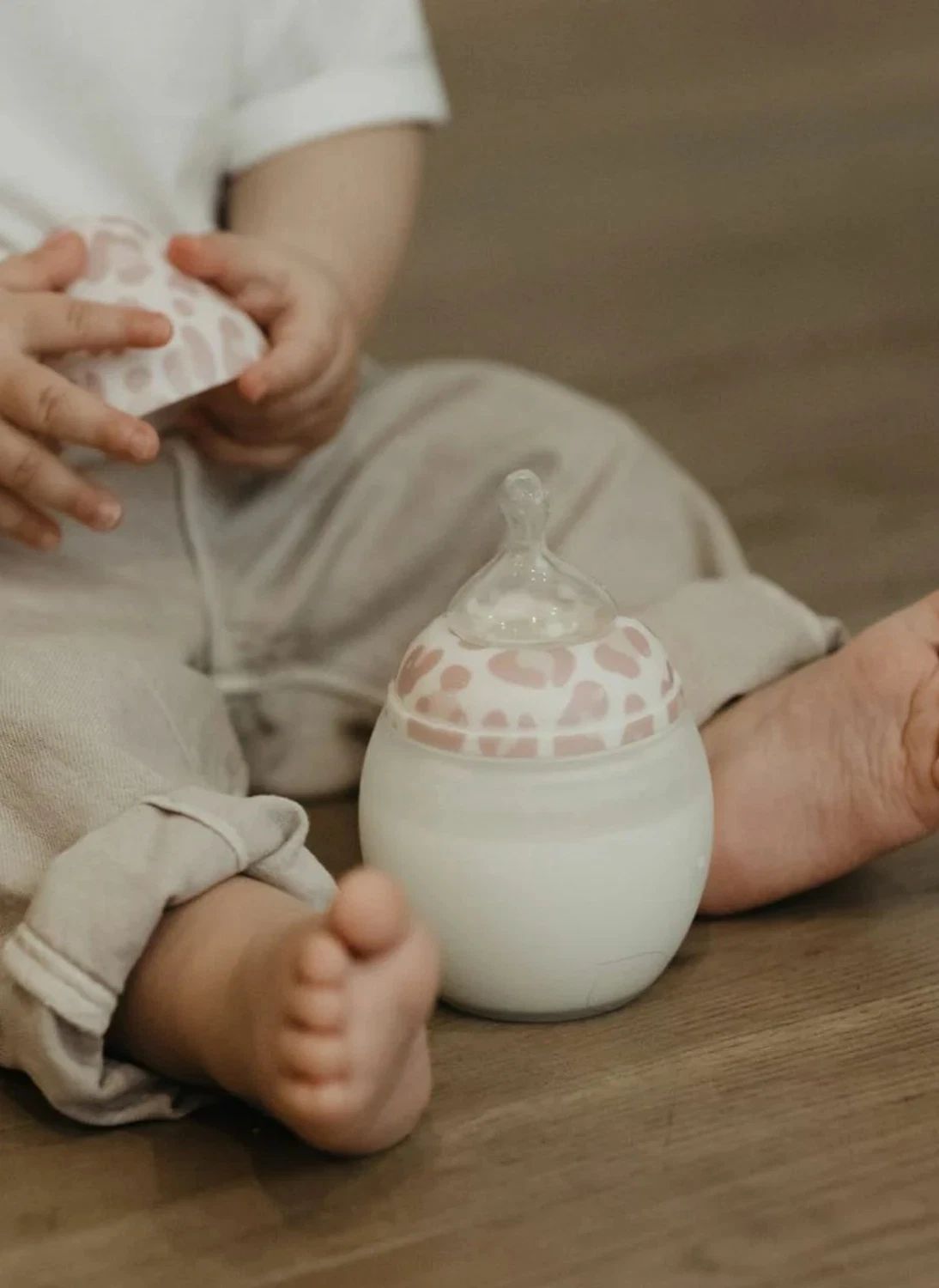 Biberon en silicone médical et tétine physiologique Graouu | Rose pâle- Image produit n°1