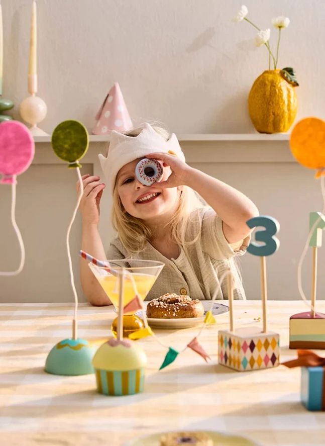 Birthday table decorations