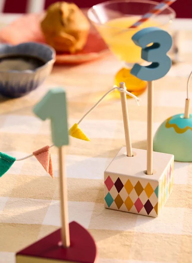 Birthday table decorations