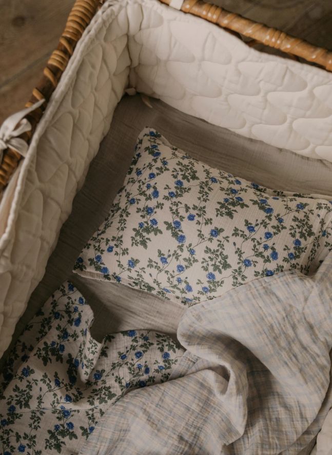 Dainty bed linen set