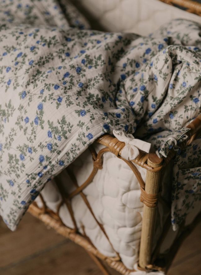 Dainty bed linen set