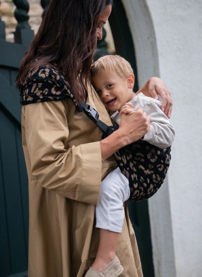 Carry &amp; Walk baby carrier | Black Leopard