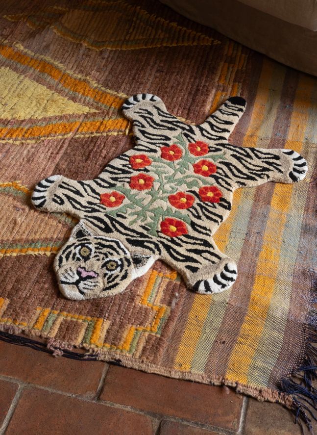 Tapis tigre à fleurs | Beige