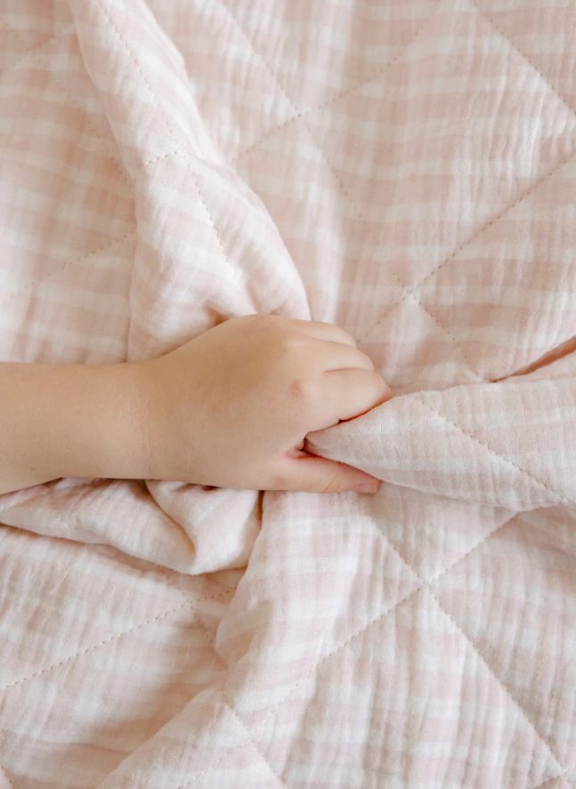 Couverture matelassée Rosewater en coton bio | Rose pâle