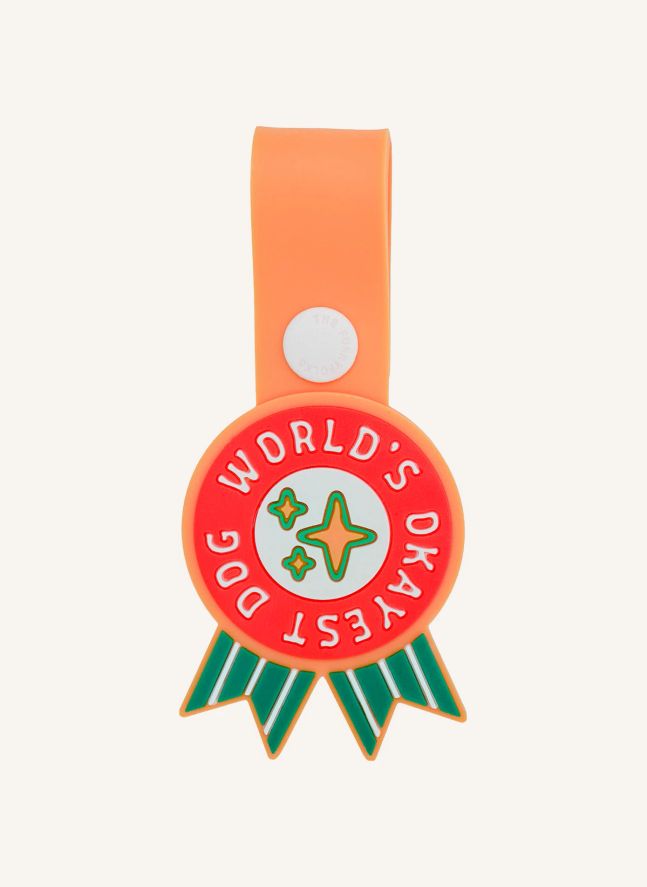 Médaille World's Okayest Dog | Rouge