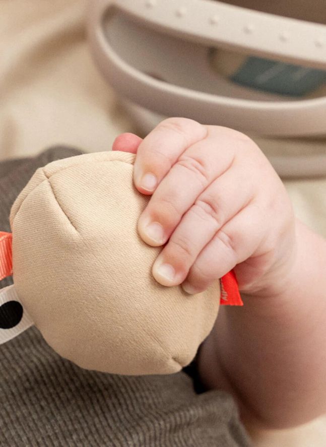 Clucky teething toy | Sand