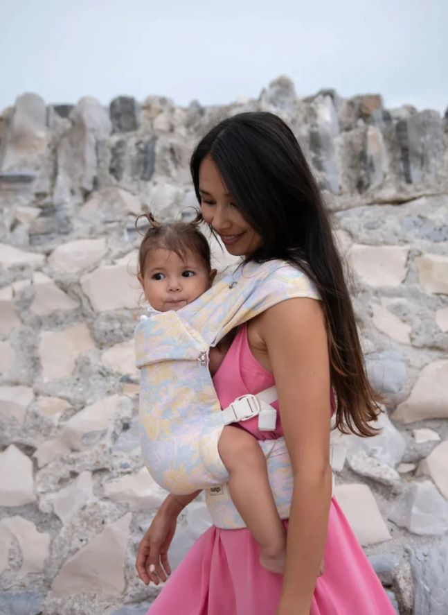 Carry &amp; Bloom baby carrier | Pastel