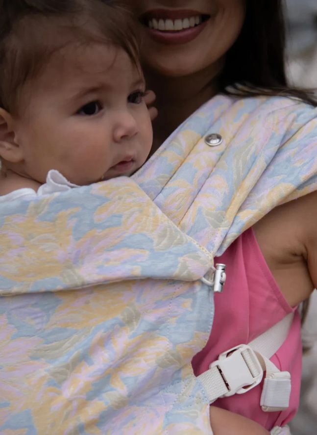 Carry &amp; Bloom baby carrier | Pastel