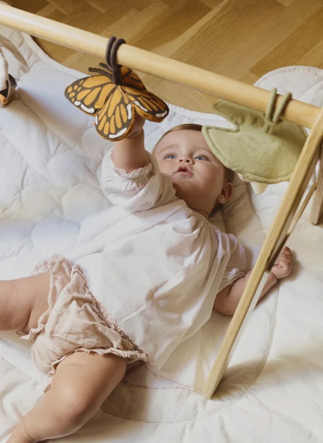 Tapis d'éveil avec ses 3 jouets à suspendre Cygnes | Blanc